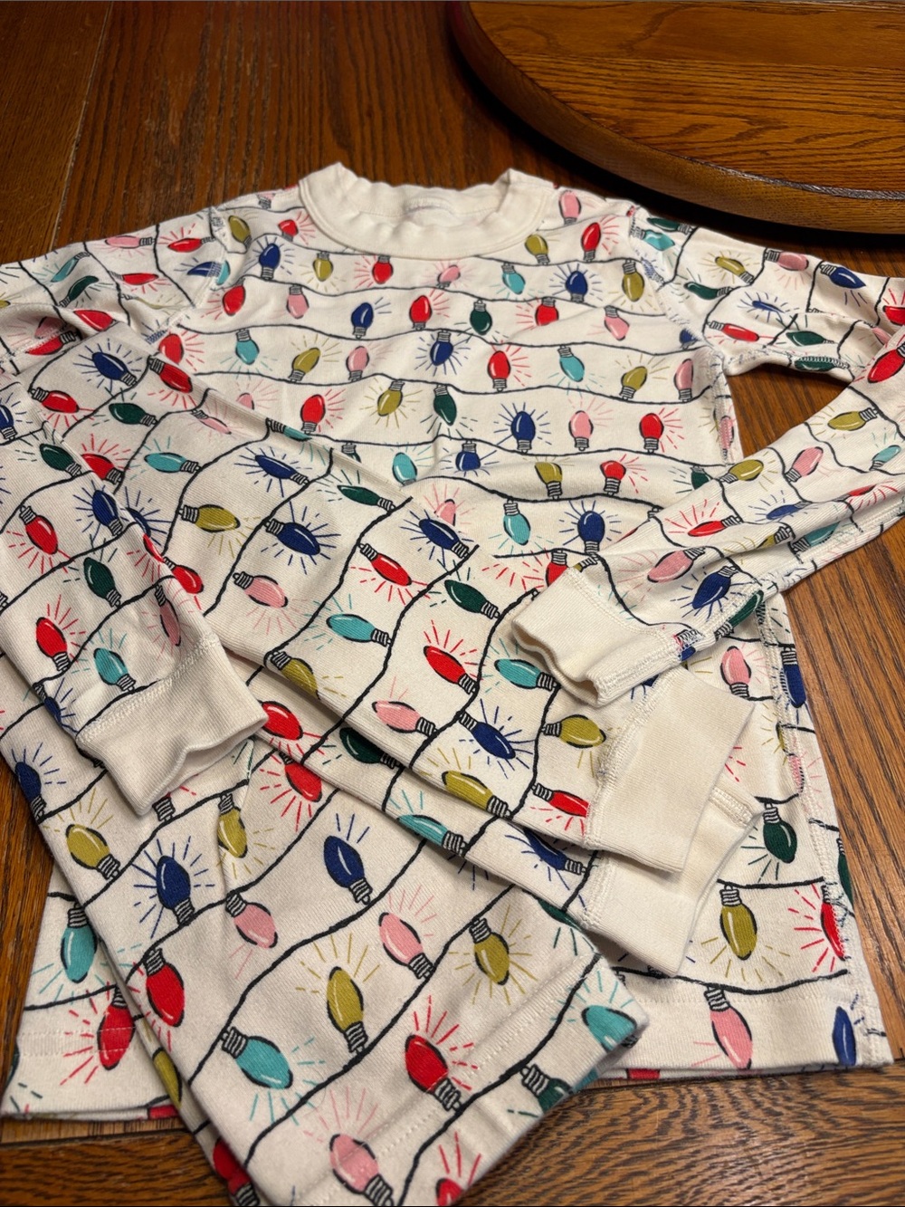 Hanna Andersson Cream Kids Pajama Set with Multicolor Holiday Lights Print